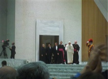 L'entrata del Santo Padre in sala Nervi